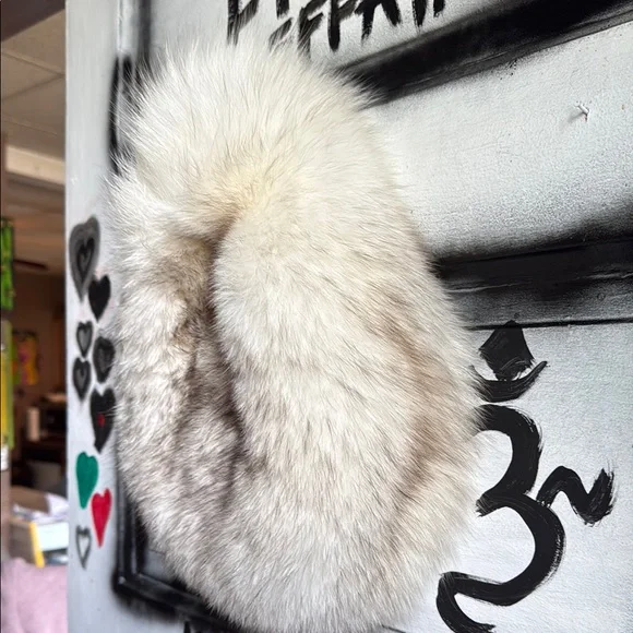 Elegant Cream Fur Women's Accessory - Picture 2 of 4